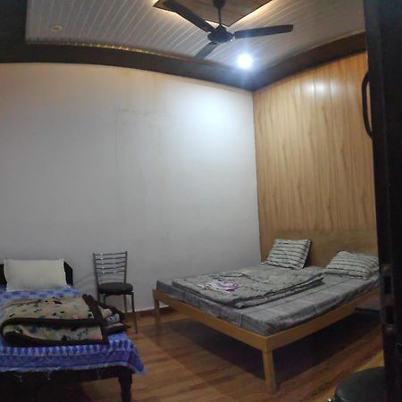 Hotel Trishul Inn Karnaprayāg Buitenkant foto