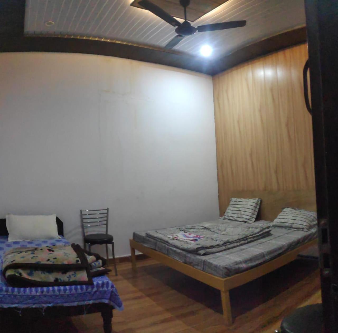 Hotel Trishul Inn Karnaprayāg Buitenkant foto
