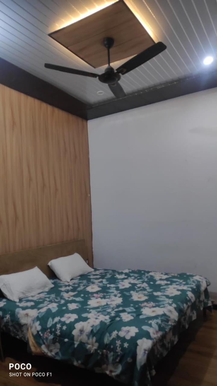Hotel Trishul Inn Karnaprayāg Buitenkant foto