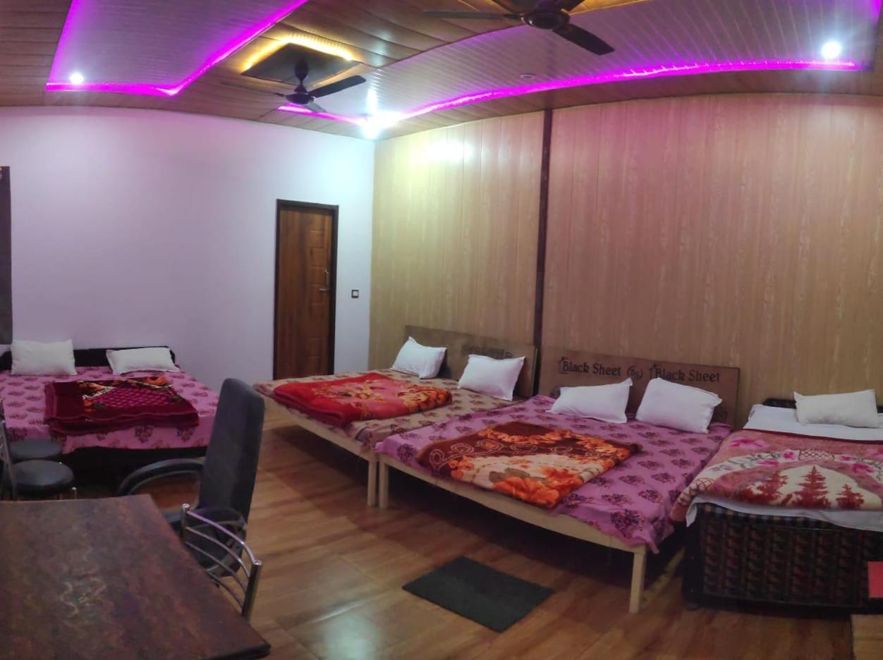 Hotel Trishul Inn Karnaprayāg Buitenkant foto